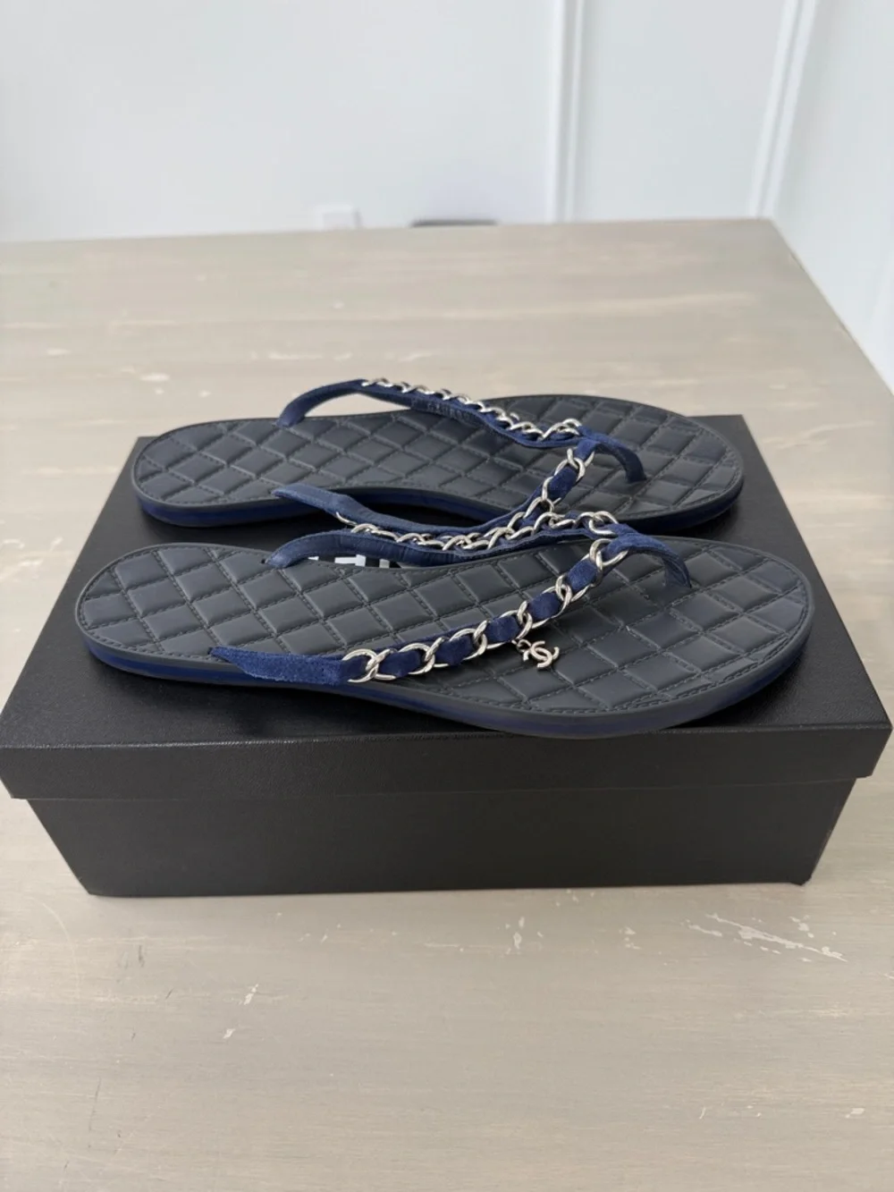 CHANEL Chain Navy Blue Suede Quilted Leather Thong Flip Flop Sandals 39 - Picture 3 of 6